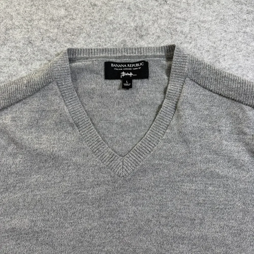 Banana Republic Merino Wool Sweater Mens L Light Gray V Neck Soft Knit Preppy